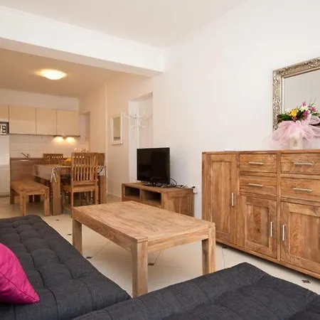 Nathalie Apartment *